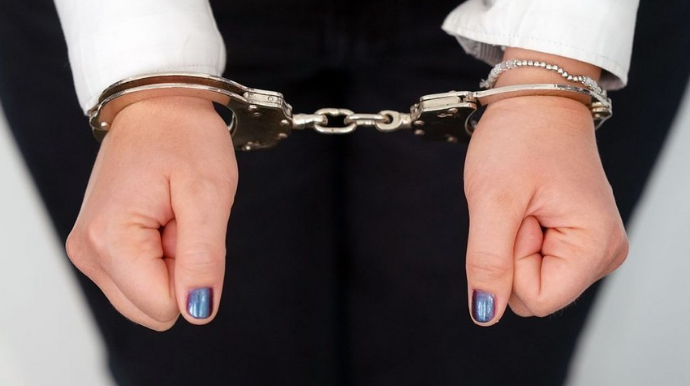 Dələduzluqda təqsirləndirilən qadına hökm oxunub 