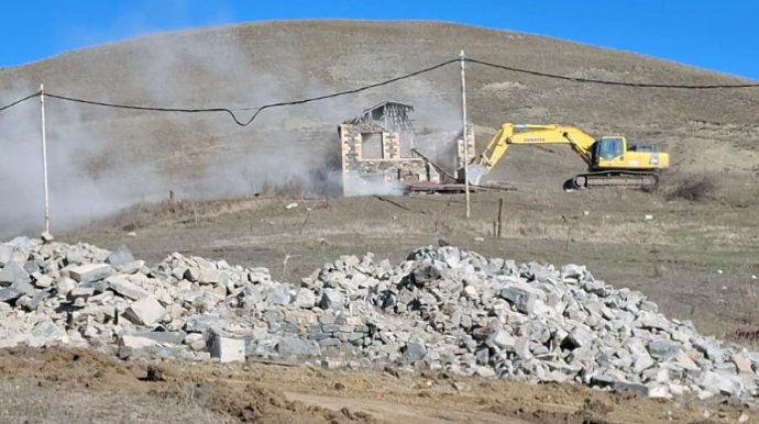 Qorçu qəsəbəsində söküntü işləri başladı 