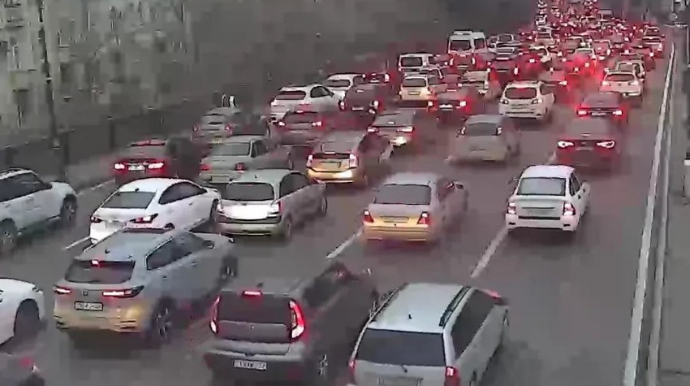 Bakının bir sıra yollarında avtomobillərin sıxlığı yaranıb  - FOTO