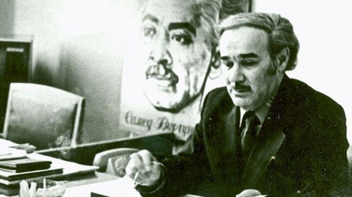 Yüksək vəzifədən imtina edən, bir kitabın qonorarı ilə maşın alan, fəxri ada görə insult keçirən yazıçımız  - FOTO