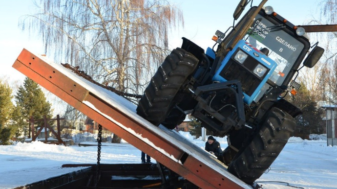 Bu da metanla işləyən “Belarus” traktoru  - FOTO