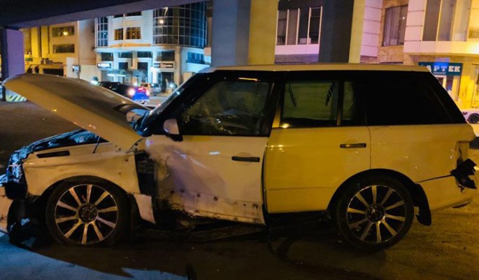 “Range Rover” “Jeep”lə  toqquşdu: avtomobillərə ciddi ziyan dəyib - VİDEO