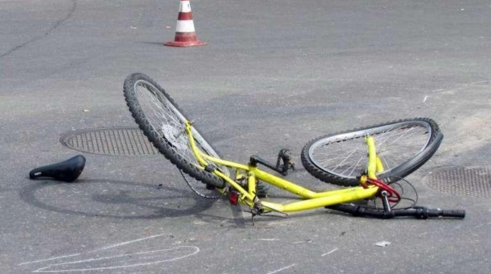 Göyçayda avtomobil velosipedçini vurub xəstəxanalıq etdi