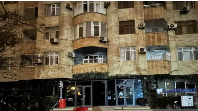 Yanğının baş verdiyi binanın sakinləri hələ də evlərinə buraxılmayıb - FOTO 