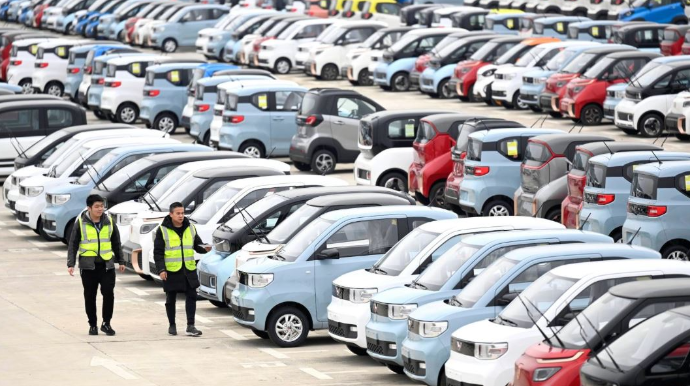 Çində elektrik avtomobili satışları yeni rekord qırdı 