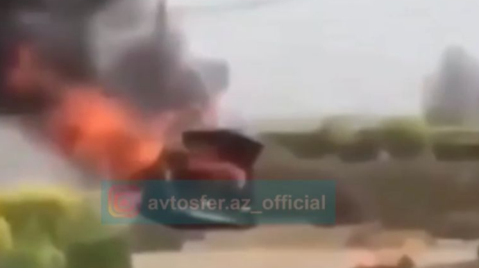 Maşını samandan yandıraraq çıxartmaq istədi, maşını yandırdı - VİDEO