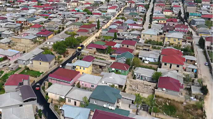 Дома могут обрушиться в любой момент - Опасная ситуация в Баку - ВИДЕО 