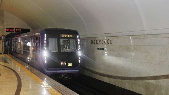 Bakı metrosunda qatarda nasazlıq yaranıb