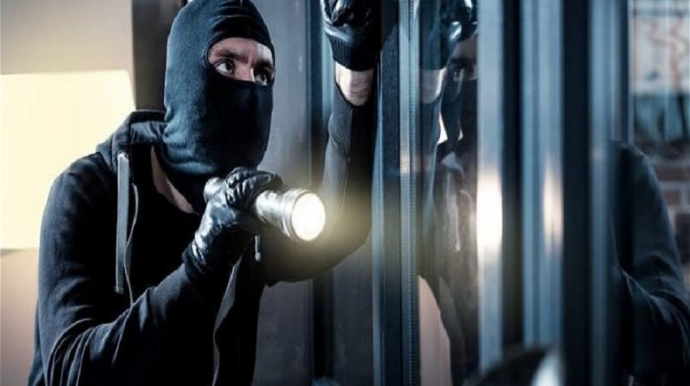 Kürdəmirdə iki mağazadan oğurluq edən şəxs saxlanılıb  - FOTO