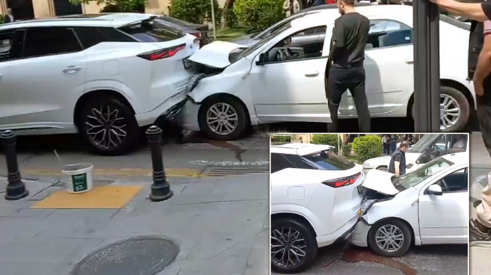 Bakıda yolayrıcında yol qəzası; maşının qabağı "yoxa çıxdı" - VİDEO 