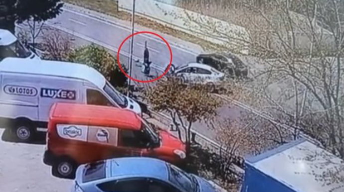 Bakıda KIA sürücüsünün ani səhvi ağır qəzaya səbəb oldu - VİDEO 