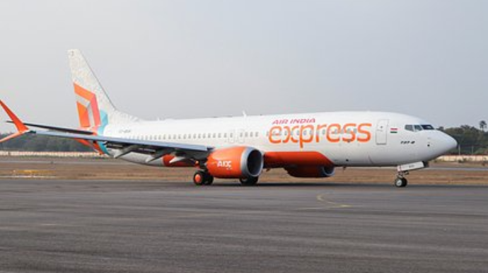 Пассажир Air India Express пригрозил спрыгнуть в море 