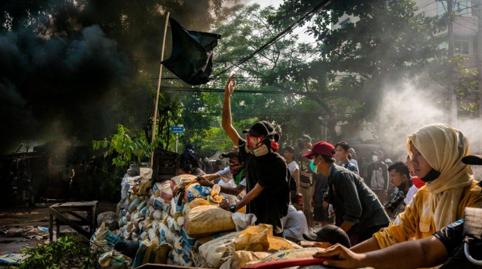 Myanmada hərbçilərlə mülki şəxslər arasında toqquşmalarda 98 nəfər öldürülüb