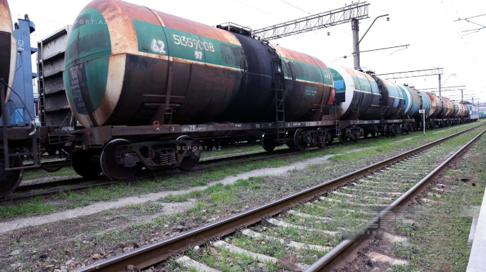 Азербайджан отправил в Армению вторую партию нефтепродуктов