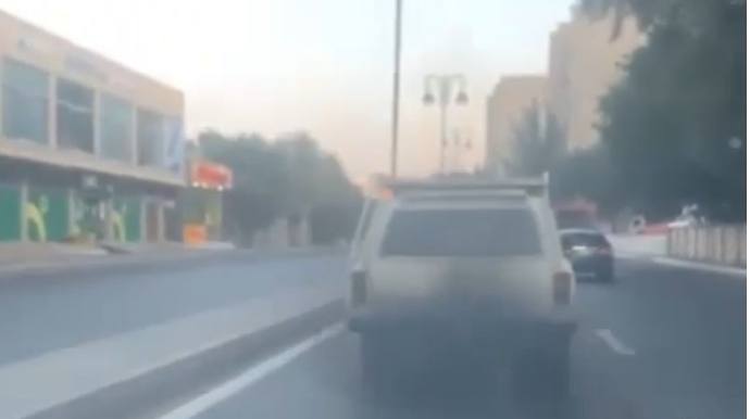 Bakı küçələrini tüstüyə bürüyən “Moskviç”  - VİDEO