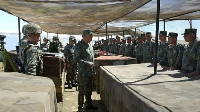 Baş Qərargah rəisi artilleriya bölmələrinin taktiki təlimini izləyib, tapşırıqlar verib - FOTO  
