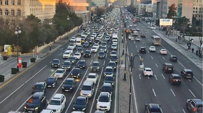 Tıxac işə gecikmək üçün üzrlü səbəbdirmi? – EKSPERT RƏYİ