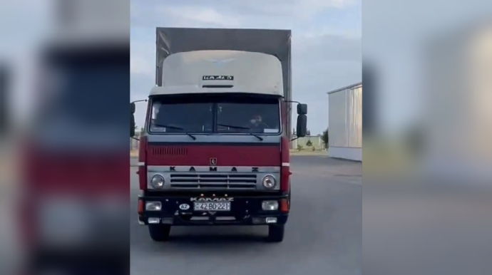 Sükanı azyaşlı uşağına həvalə edib həyatını təhlükəyə atdı - VİDEO