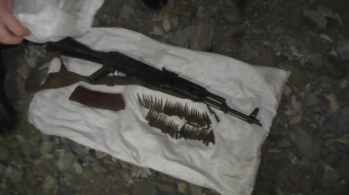 Şəmkir sakinində narkotik və “Kalaşnikov”  aşkarlanıb  - FOTO