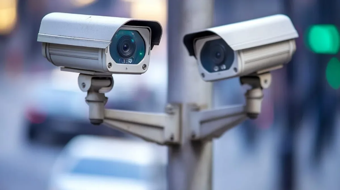 Sürücülər müşahidə kameralarına görə şəhər hakimiyyətini məhkəməyə verdilər