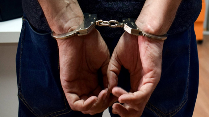 Oğurluq etdiyi mağazanı yandırdı