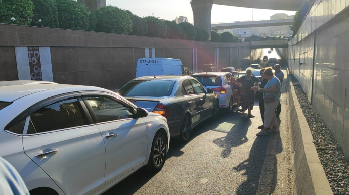 Paytaxtda zəncirvari qəza olub, xəsarət alan var 