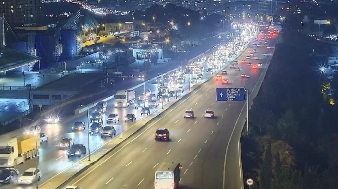 Bakının tıxac olan yolları açıqlanıb - SİYAHI - FOTO 