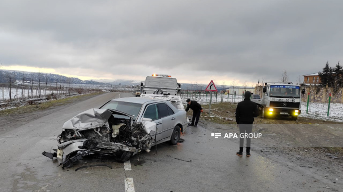 Qəbələdə yol qəzasında 3 nəfər xəsarət aldı  - FOTO