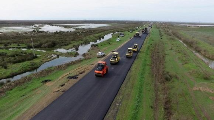 Salyan-Biləsuvar yolu yenidən qurulacaq