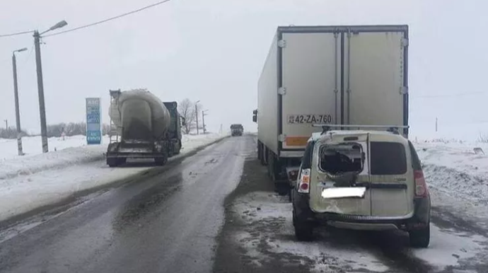 Azərbaycanlı sürücünün TIR-ı qəzaya düşdü, yaralılar var