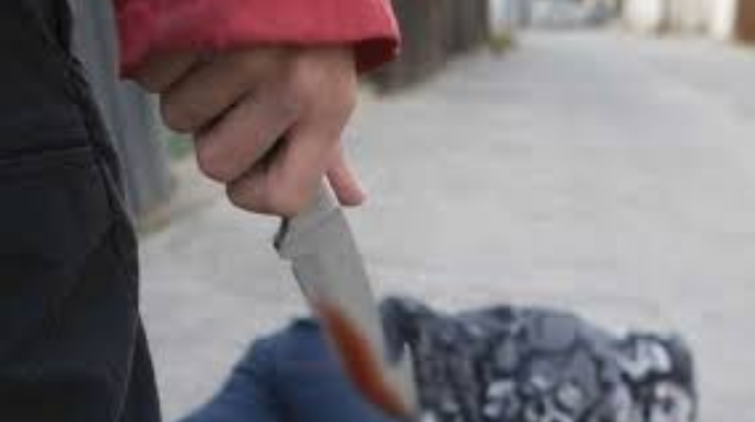 Abşeronda parkda 15 yaşlı oğlan bıçaqlanıb 