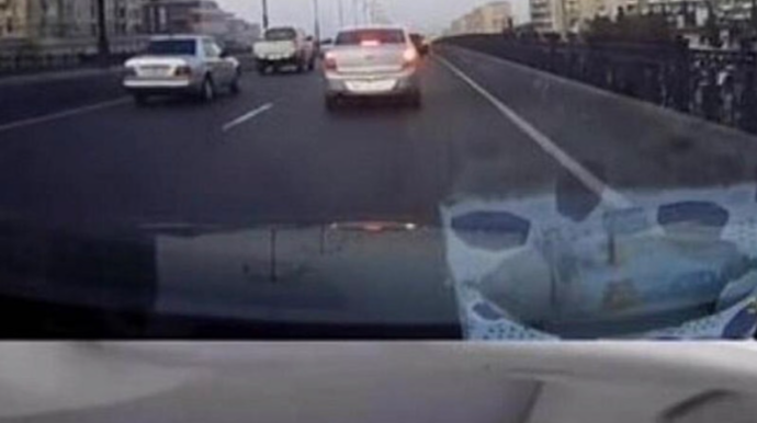 Bakıda Çin maşınının təhlükəsizlik funksiyası qəzaya səbəb oldu - VİDEO