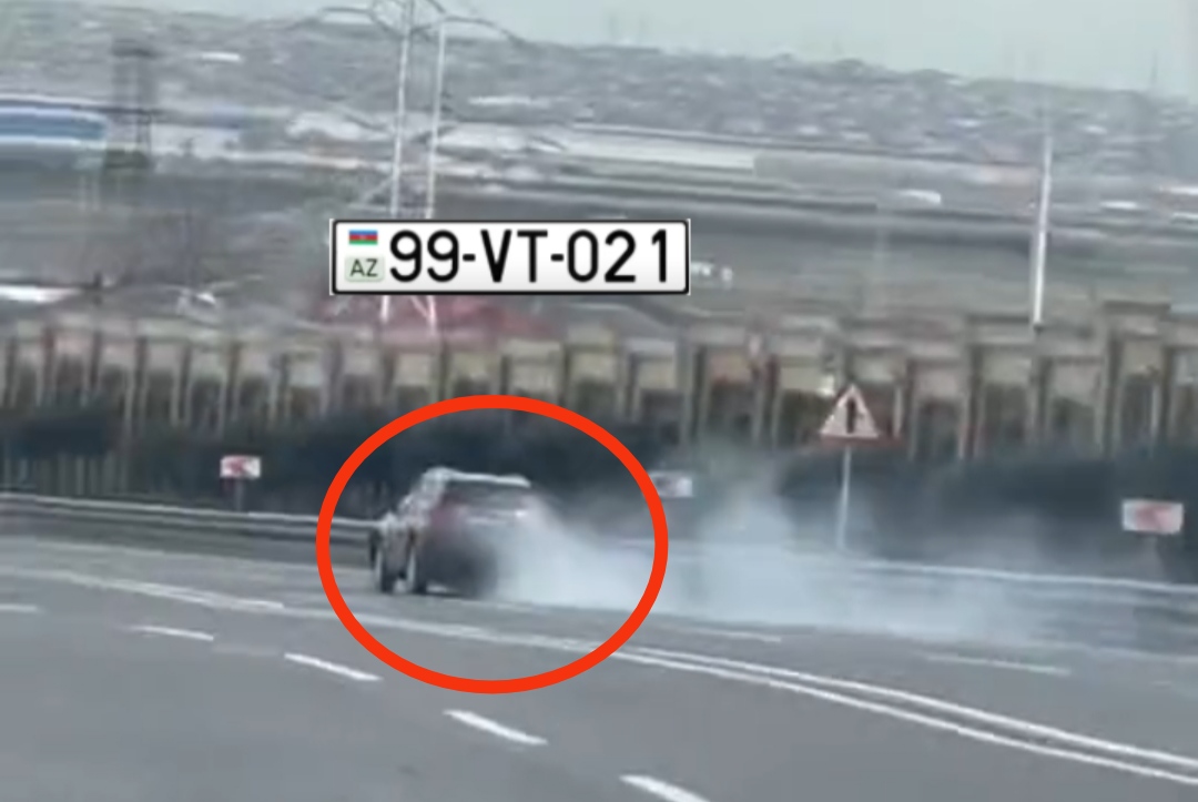Bakıda sürücü qarşısına çıxan maşınları bir-bir vurub qaçdı - ŞOK VİDEO