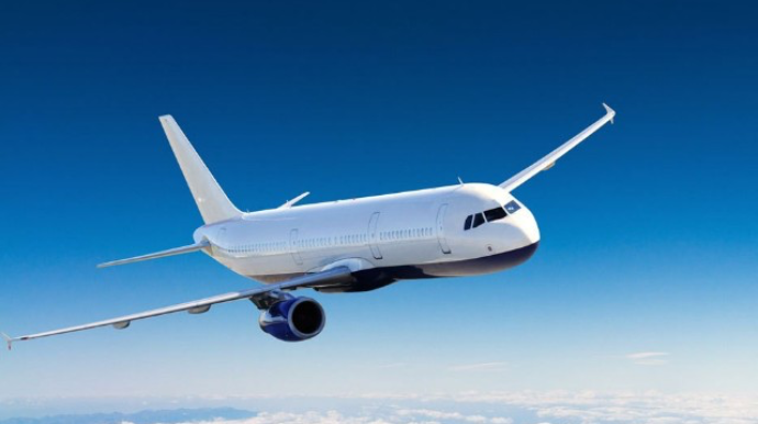 Самолет LOT Polish Airlines экстренно сел в Баку 