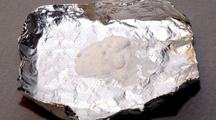 “Mercedes”dən 2 kq-a yaxın heroin aşkarlanıb - Biləsuvarda