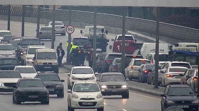 Prospektdə qəza olub, tıxac var - FOTO 