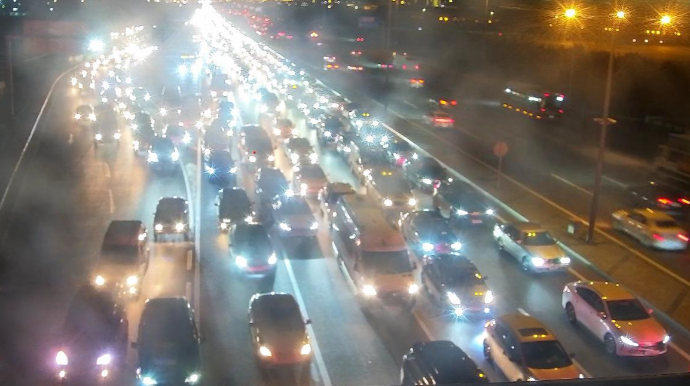 Bakı Olimpiya Stadionunun yaxınlığında qəza olub, yolda sıxlıq yaranıb - FOTO 