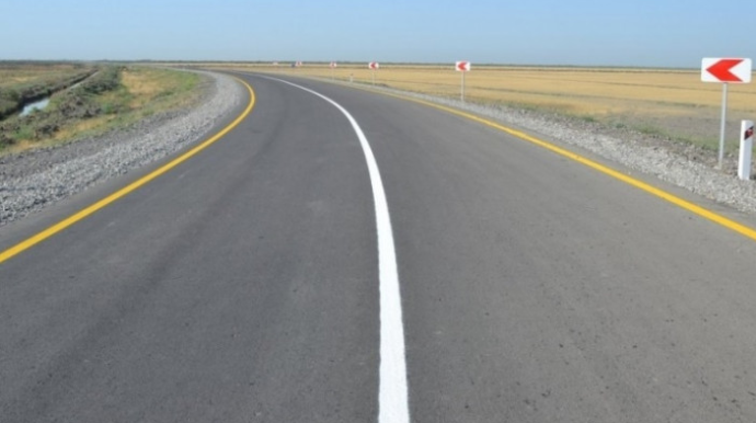 Sürücülərin əsəblərinin tarıma çəkildiyi Yevlax yolu  - VİDEO 