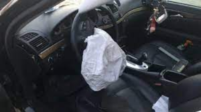 Gədəbəydə "VAZ 21011" yoldan çıxaraq bordürə çırpıldı, xəsarət alan var 