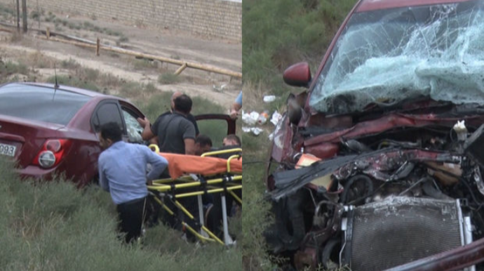 Mehdiabadda ağır qəza: 1 maşın çevrildi, digəri yoldan çıxdı   - FOTO