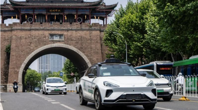 Çin elektromobil bazarında mövqeyini yenidən möhkəmləndirdi 