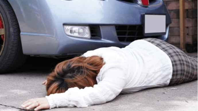 Qubada qadını maşın vurub öldürdü 