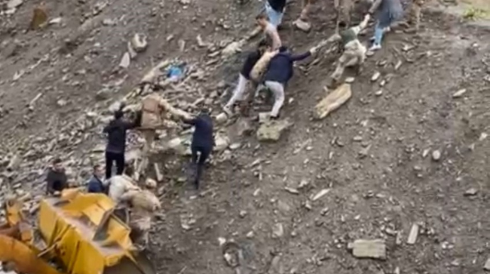 Hərbçiləri daşıyan avtomobil aşdı: 9 nəfər...   - FOTO - VİDEO