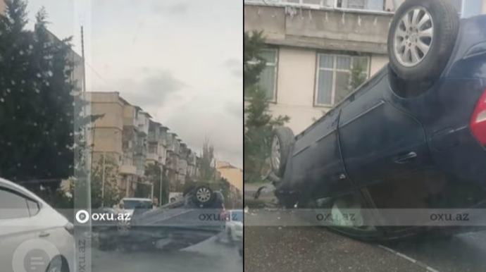 В Баку автомобиль врезался в железный столб и перевернулся  - ВИДЕО