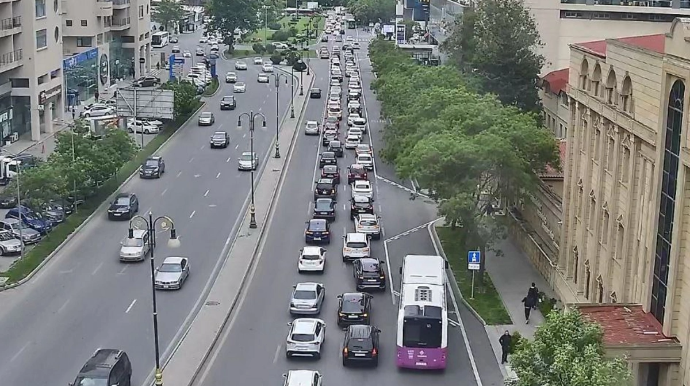 На каких улицах Баку 15 мая наблюдаются транспортные заторы? - ФОТО