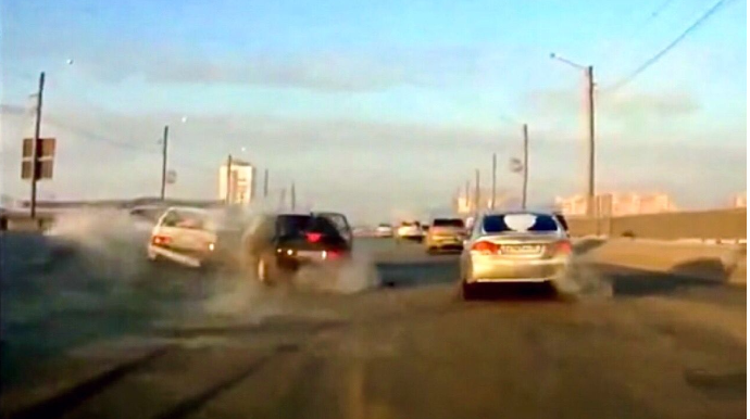 Nasaz avtomobil zəncirvari qəzaya səbəb oldu  - VİDEO