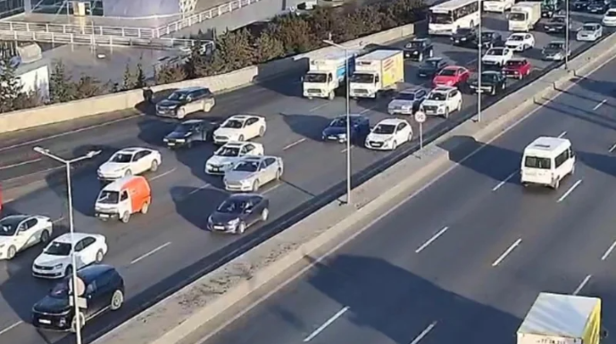 3 istiqamətdə tıxac var - Sürücülərin nəzərinə! 