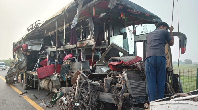 Zəvvarları daşıyan avtobus qəza törətdi, 18 nəfər öldü 