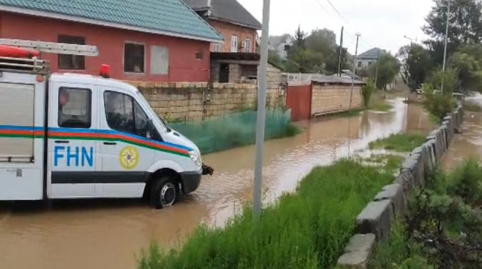 Sel rayonlarda yollara ziyan vurdu 