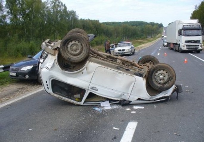 Kürdəmirdə avtomobil aşdı: 4 yaralı